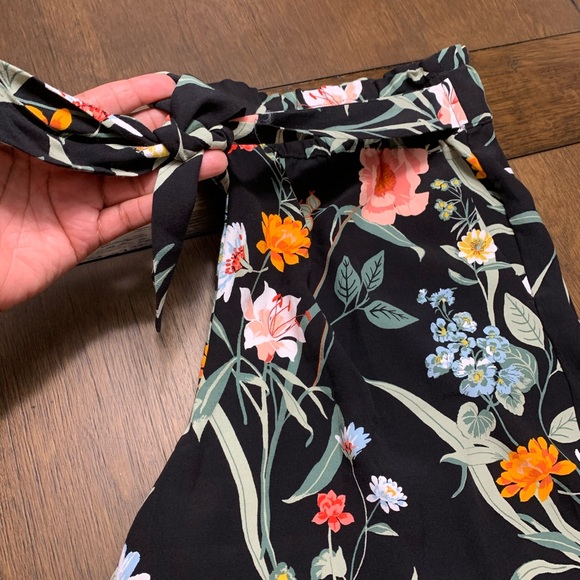 Brand new - never worn Loft floral cropped pants - Picture 5 of 7